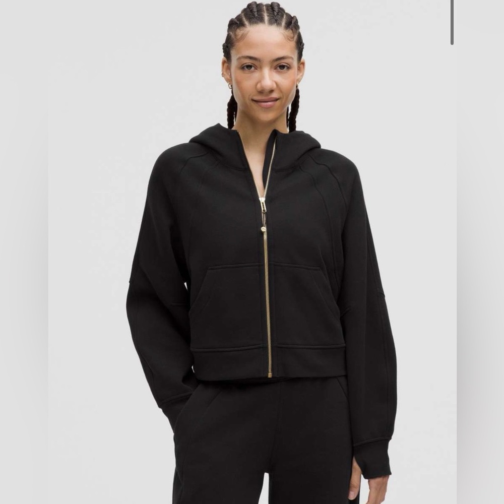 Lululemon Scuba Oversized Full-Zip Hoodie
Black / Gold